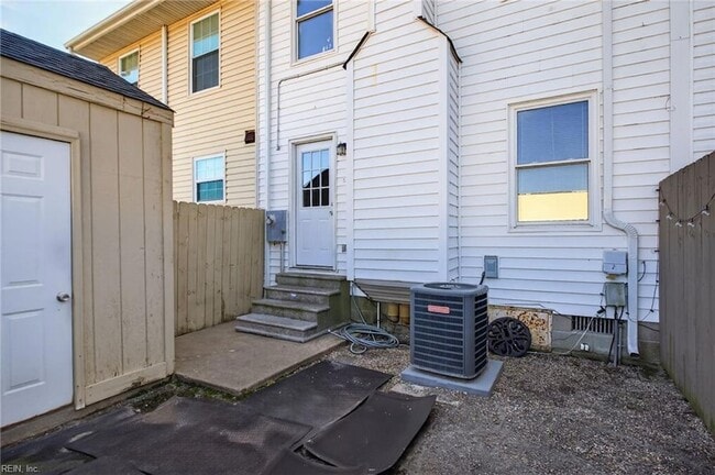 Building Photo - 226 Greenbrier Ave