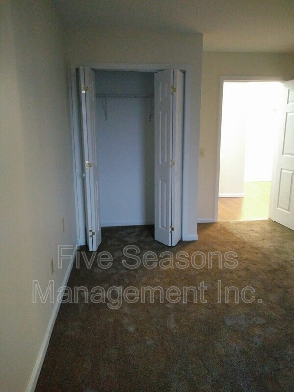 Building Photo - 107 Hildred Dr