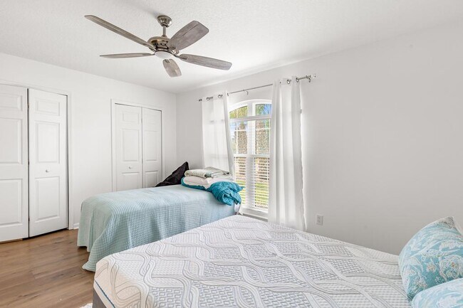 Building Photo - 200 Islamarada Ct