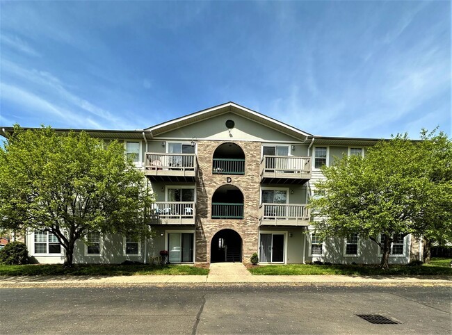 Primary Photo - College Park Condominiums