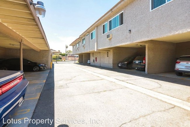 Building Photo - 9000 E Fairview Ave