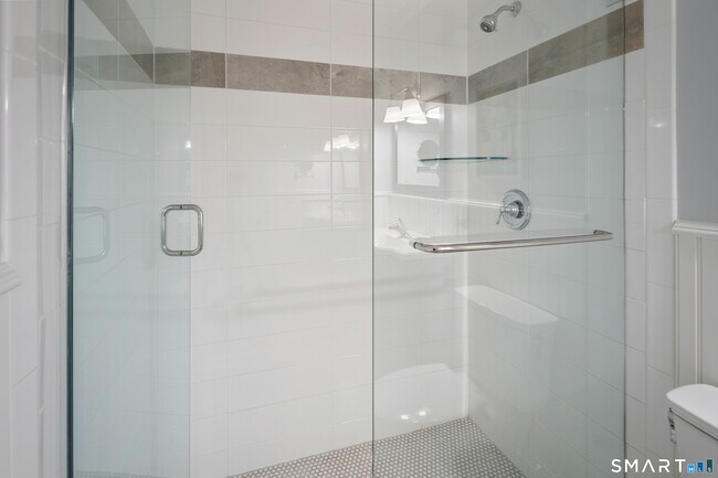 Building Photo - 32 Haviland St