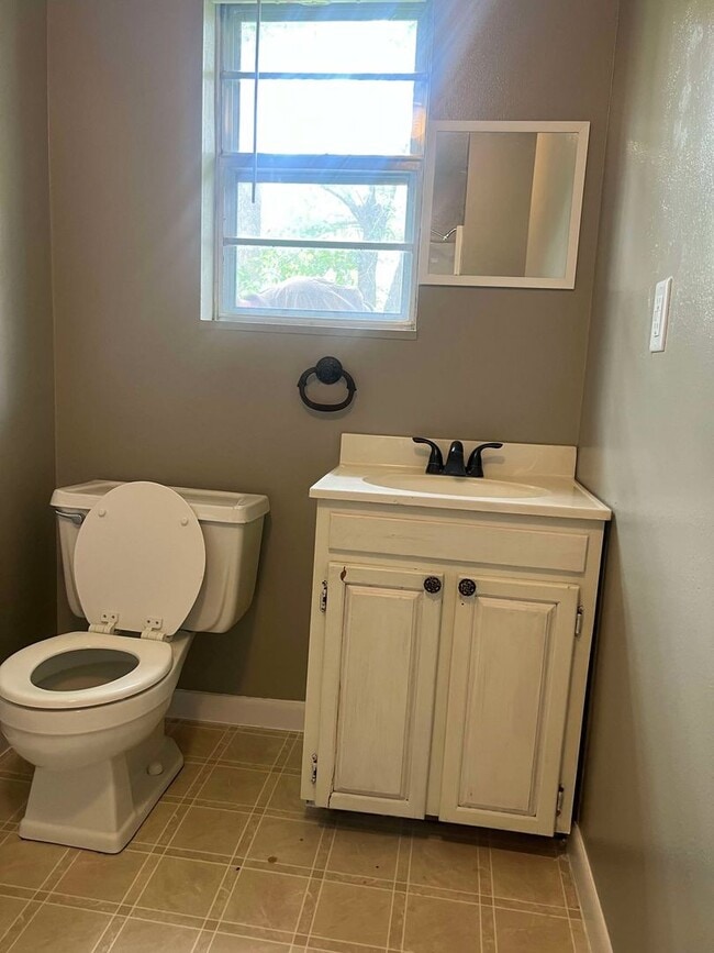 Building Photo - COMING SOON: Spacious 3BR/2BA Home In Webb City, MO with shed and bonus room!!
