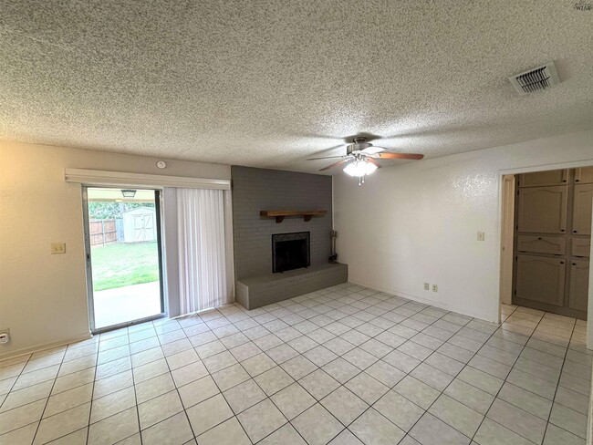 Building Photo - 4830 Lovers Ln