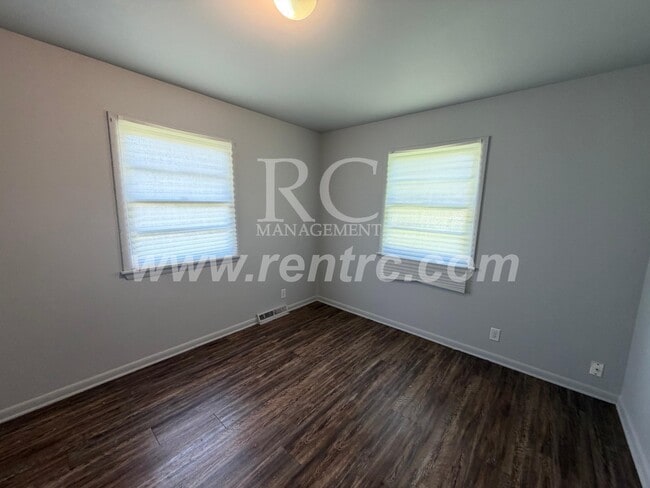 Building Photo - 312 Holmes-