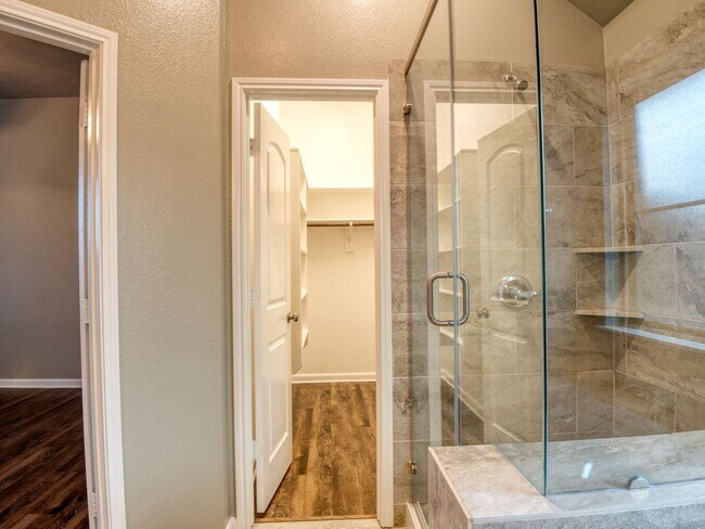 Building Photo - Spacious Single-Family Home Available Now!