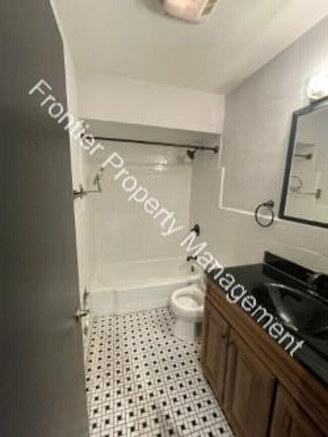 Building Photo - 755 Lepere