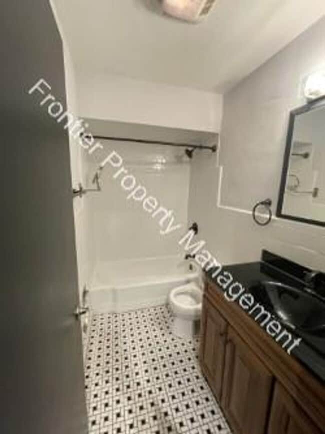 Building Photo - Charming 2 Bedroom Duplex – Don’t Miss Out!