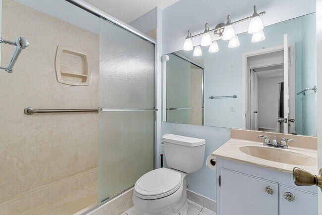 Building Photo - 120 Cypress Club Dr