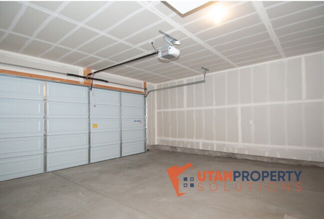 Building Photo - 982 W 380 S