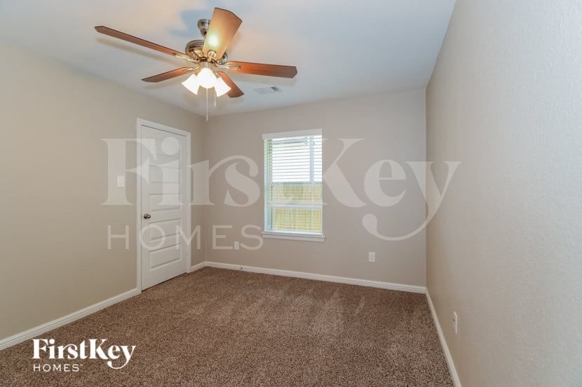 Building Photo - 4818 La Piedra Ln