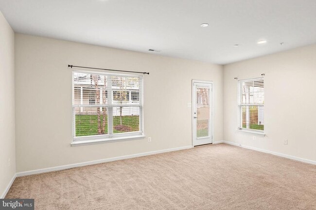 Building Photo - 214 Tanner Ln