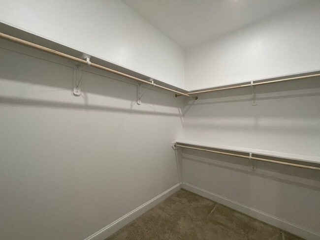 Building Photo - 4 Bedroom House Near LSU