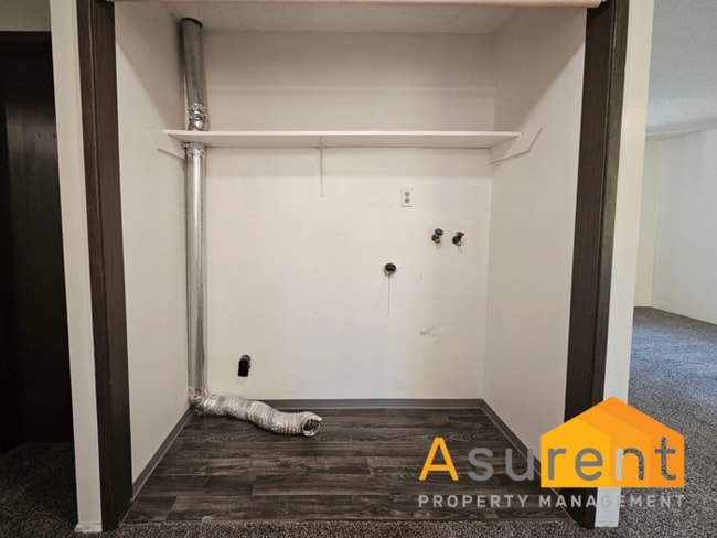 Building Photo - Bright & Spacious 2-Bedroom Apartment in A...