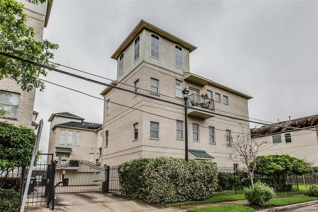 Building Photo - 2215 Austin St