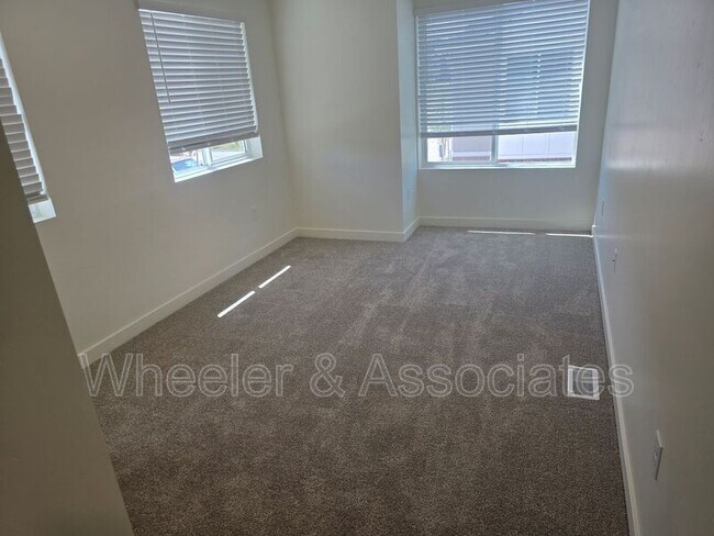 Building Photo - 444 W 1080 S