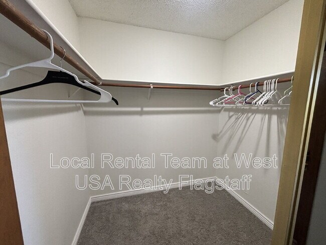 Building Photo - 2340 N Plateau Dr