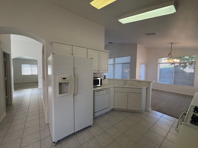 Building Photo - Sun City Countryrose Model 2 Bed + Den 145...