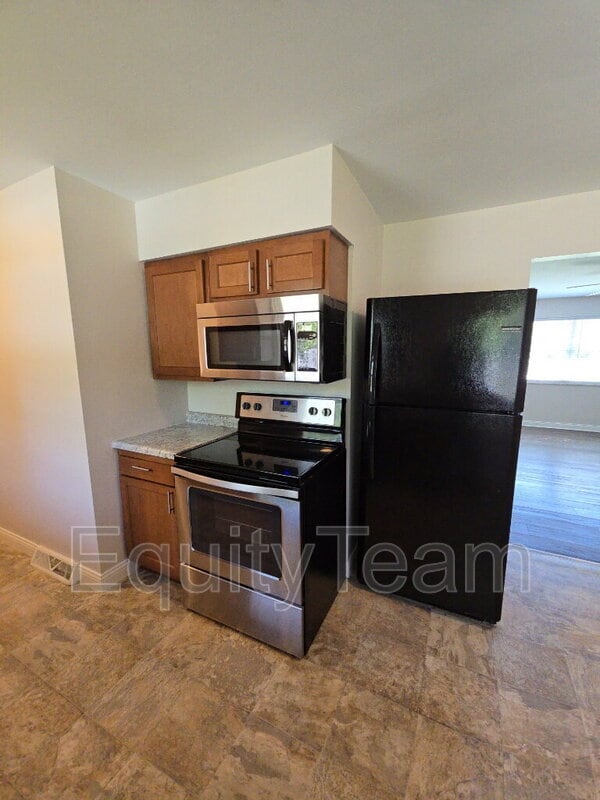 Building Photo - 3517 Mary Ann Dr