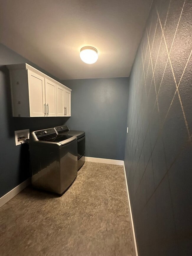 Building Photo - 4 Bedroom, 3 1/2 Bathroom House in Josephine Crossing Subdivision