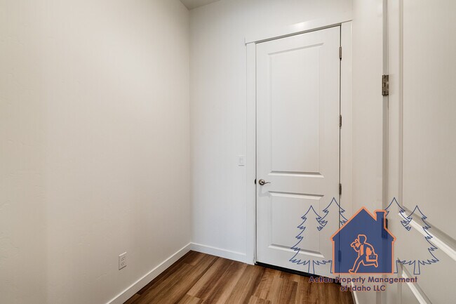 Building Photo - 8548 W Lilburn St