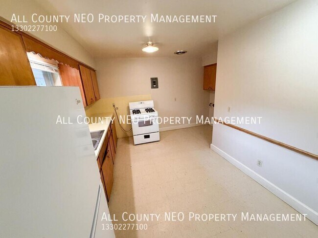 Building Photo - 429 Sullivan Ave