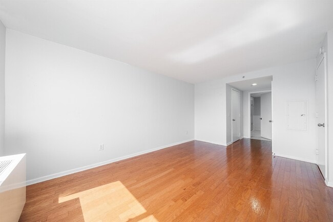 Building Photo - 700 Grove St