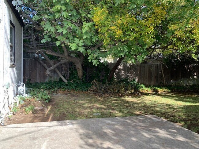 Building Photo - Adorable Three Bedroom, One-story Home in ...