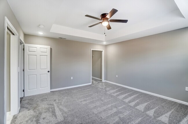 Building Photo - 664 Hollar Dr