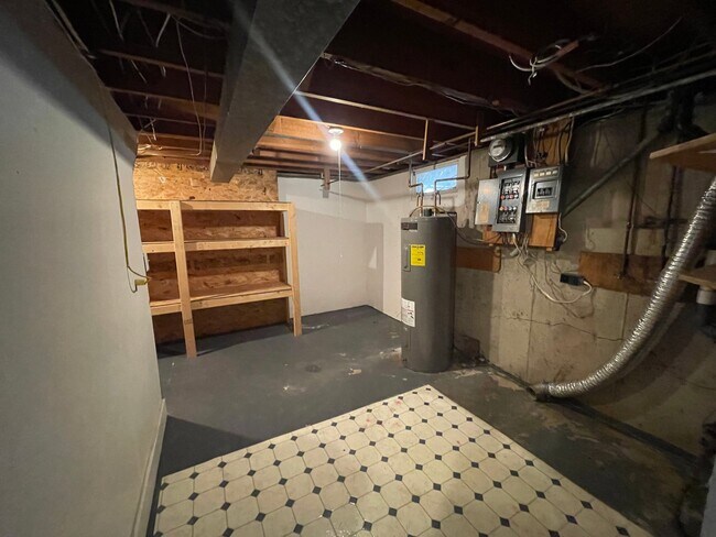 Building Photo - 1045 5th St SW