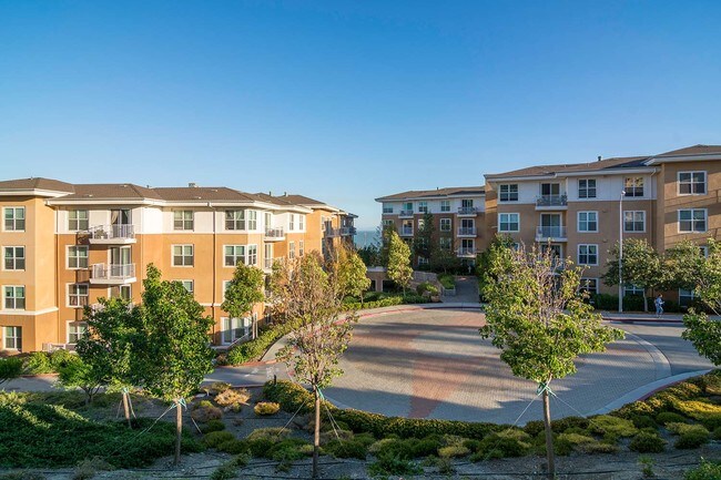 Building Photo - 301 Crescent Ct