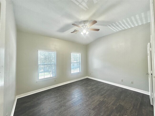 Building Photo - 61 Woodland Hills Dr