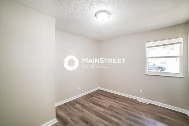 Building Photo - 2021 N York St