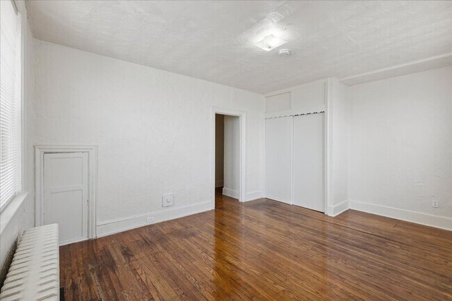 Building Photo - 33 S Iowa Ave