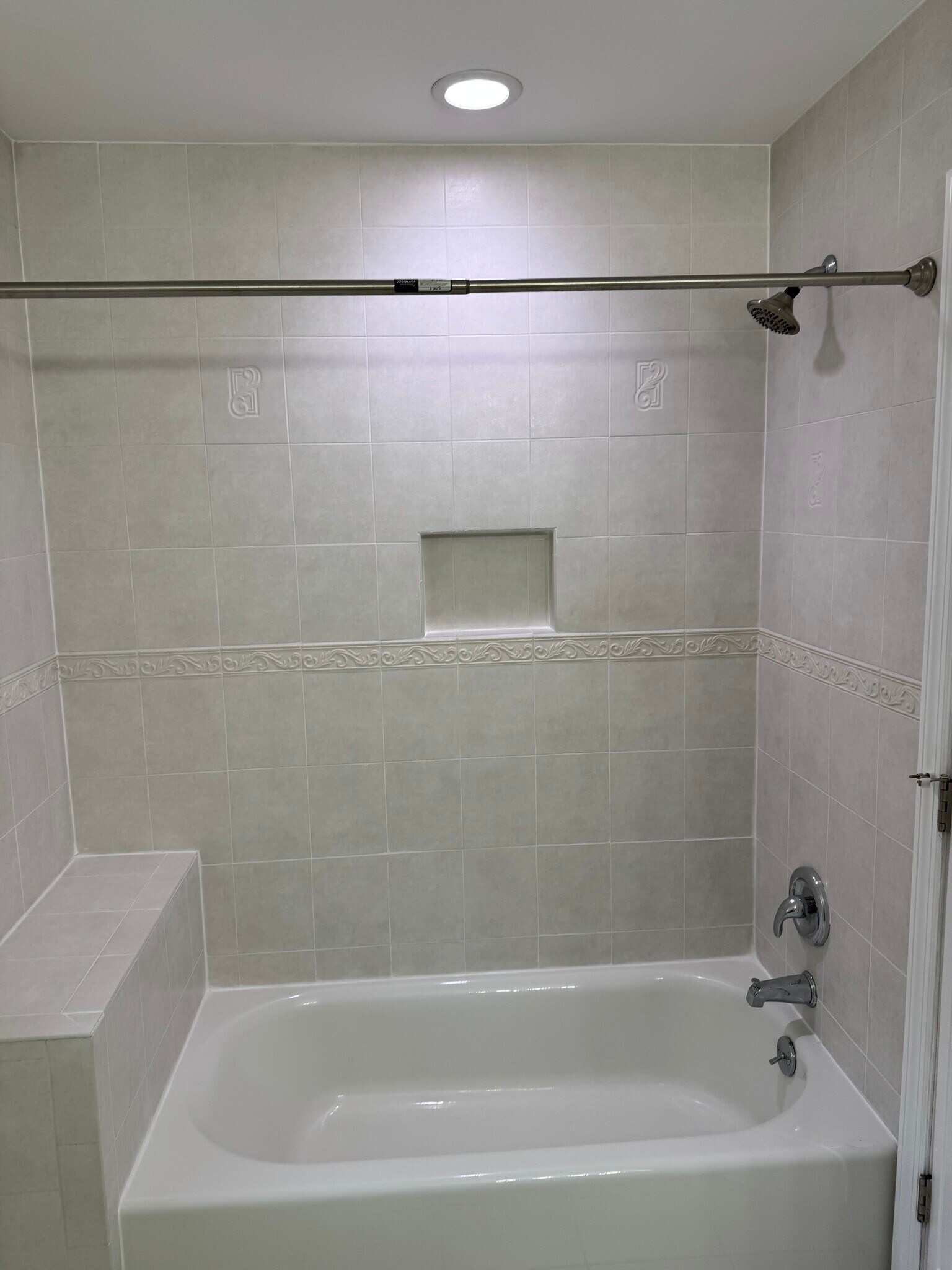 Building Photo - 18 Fairwood Ln