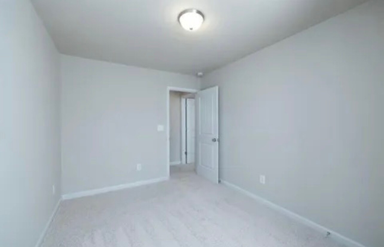 Building Photo - 275 Turtle Creek Dr