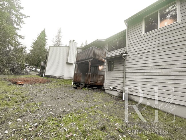 Building Photo - Spacious Duplex with Covered Porches & Garage