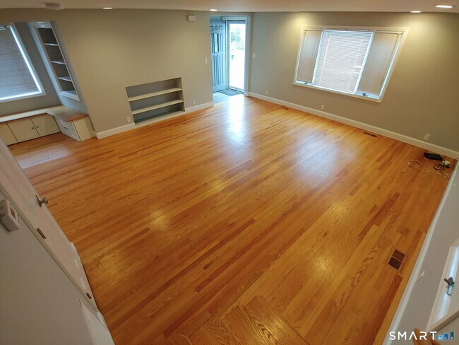 Building Photo - 800 E Broadway