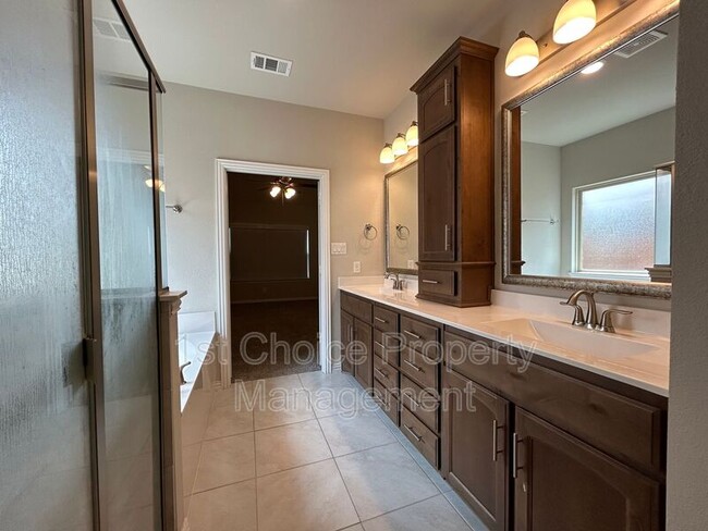 Building Photo - 7205 Tesoro Trl