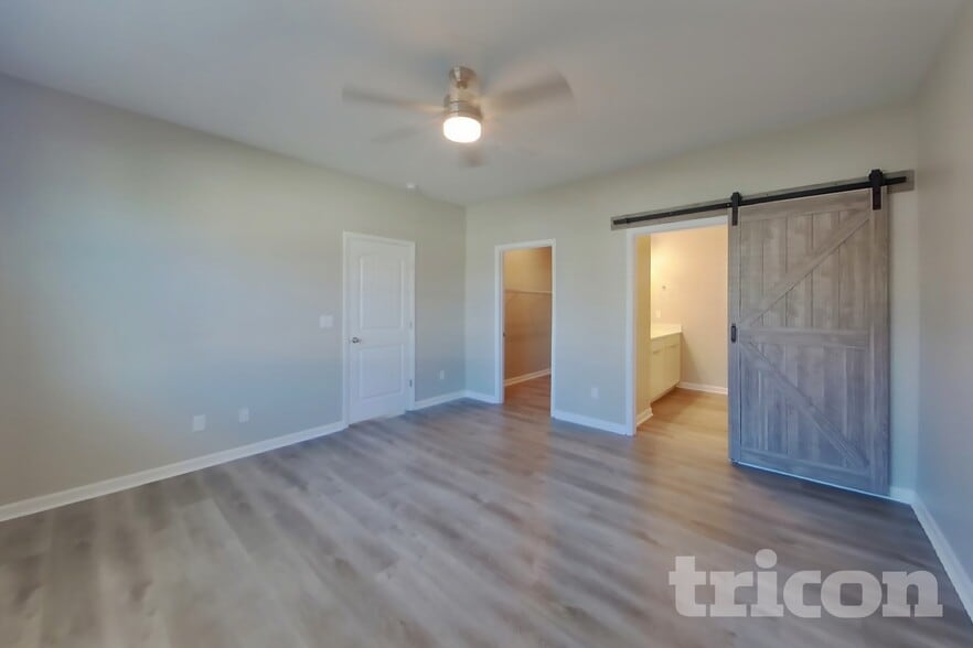 Building Photo - 338 Victory Cir