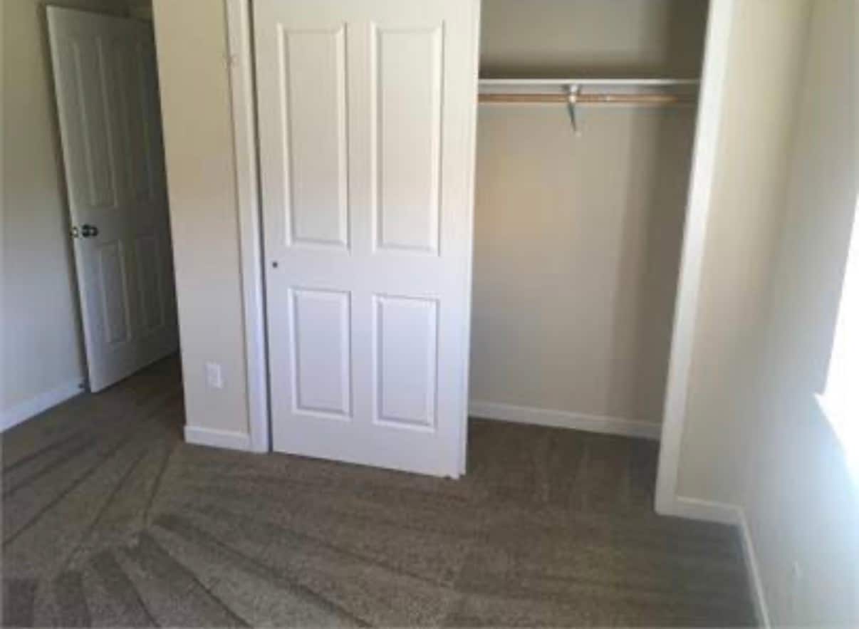 Building Photo - 1027 Alturas Dr