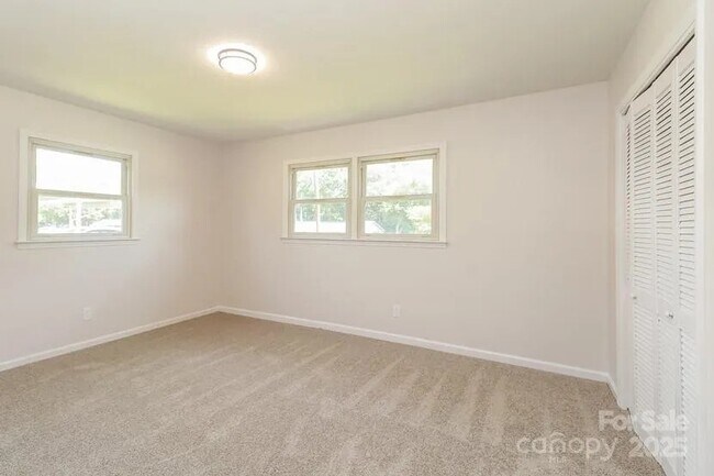 Building Photo - 2366 Old Field Rd