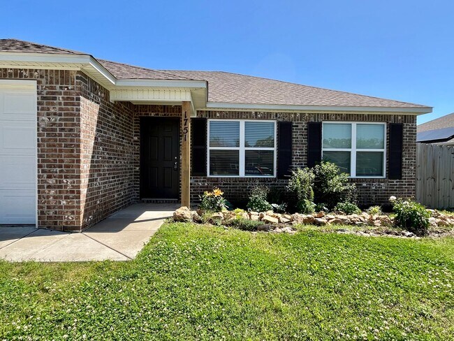 Building Photo - 1751 Forest Dr