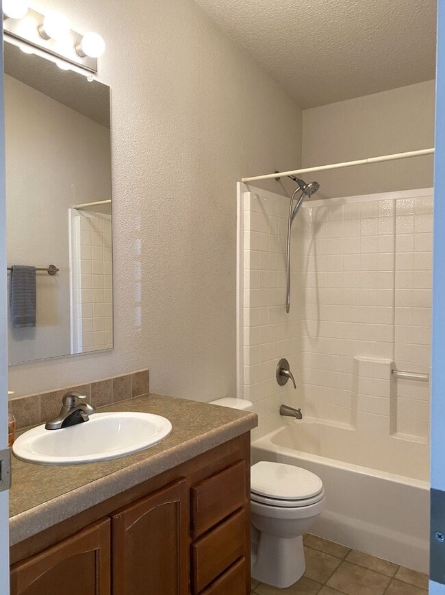 Building Photo - Serene in Dallesport, WA