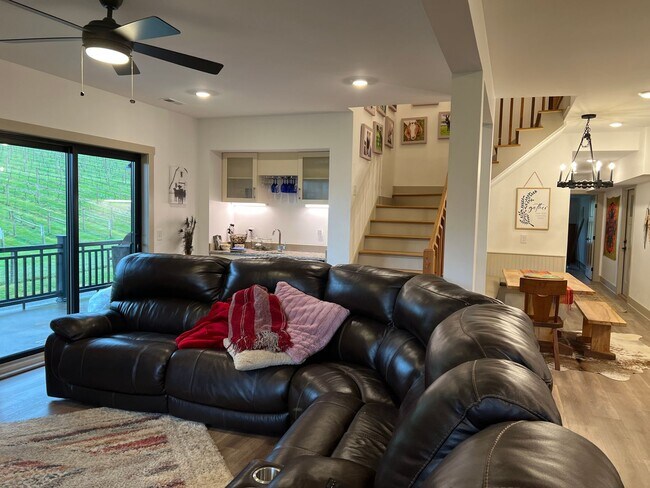 Building Photo - Home on Beautiful Farm and Vineyard Minutes From Town Of Blacksburg