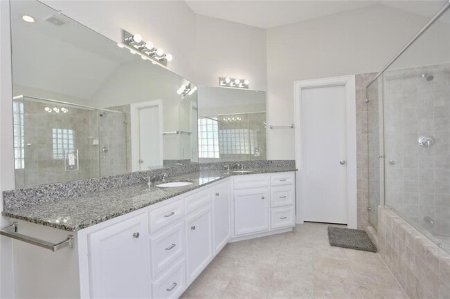 Building Photo - 3614 Main Plaza Dr