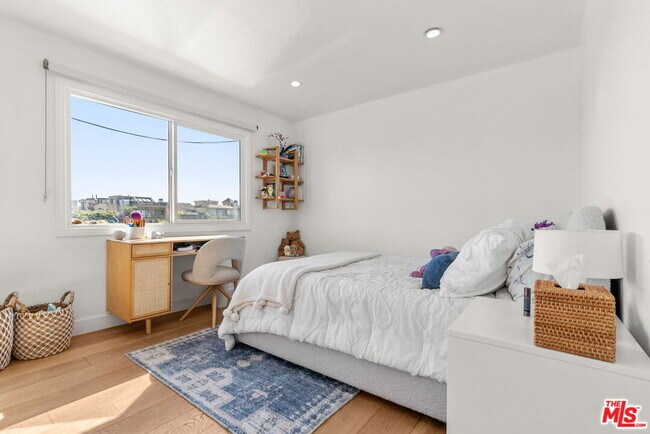 Building Photo - 29 Lighthouse St