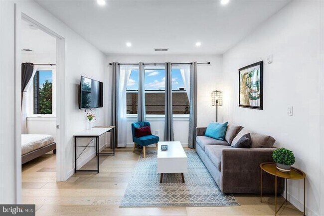 Building Photo - 1806 I St NE