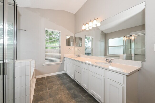 Building Photo - 12586 Brookchase Ln