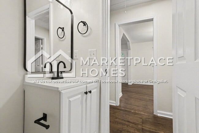 Building Photo - 2110 Dellwood Pl